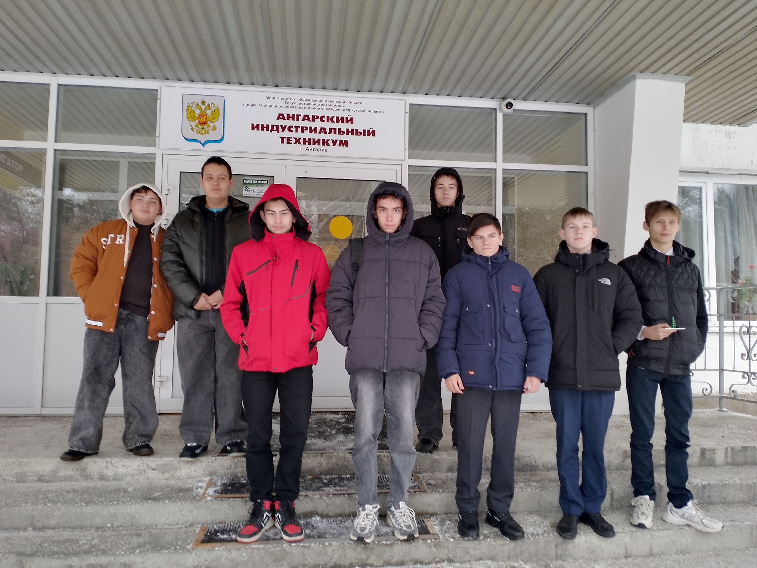 Токарь-универсал - профессия важная!.