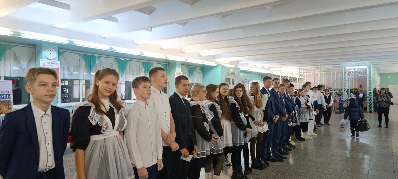 47 лет школе. Спасибо, что Вы - ее сердце!.