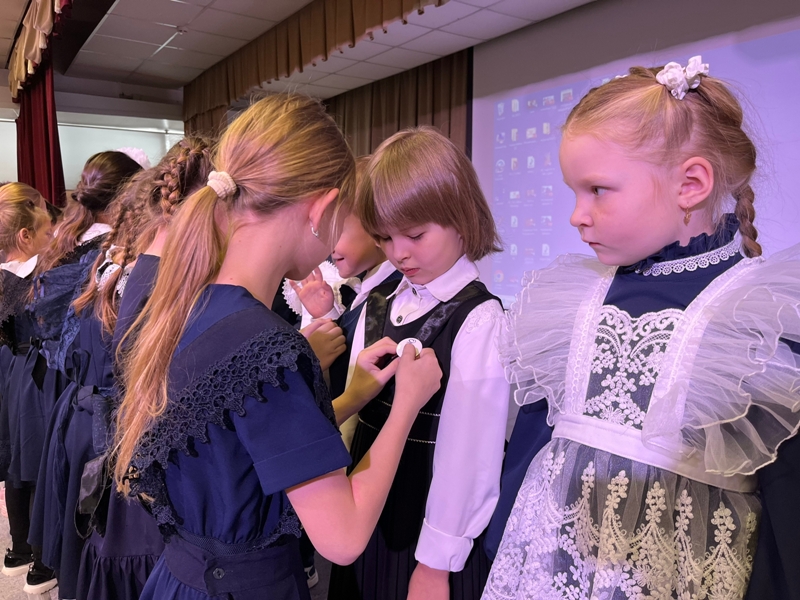 Торжественное посвящение первоклассников в ряды «Орлят России».